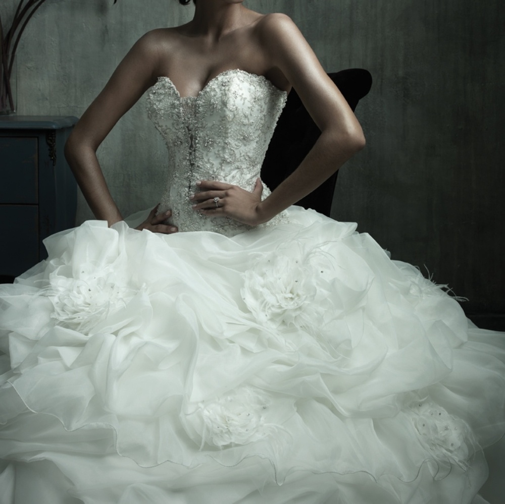 Allure Couture wedding dress : Size 2